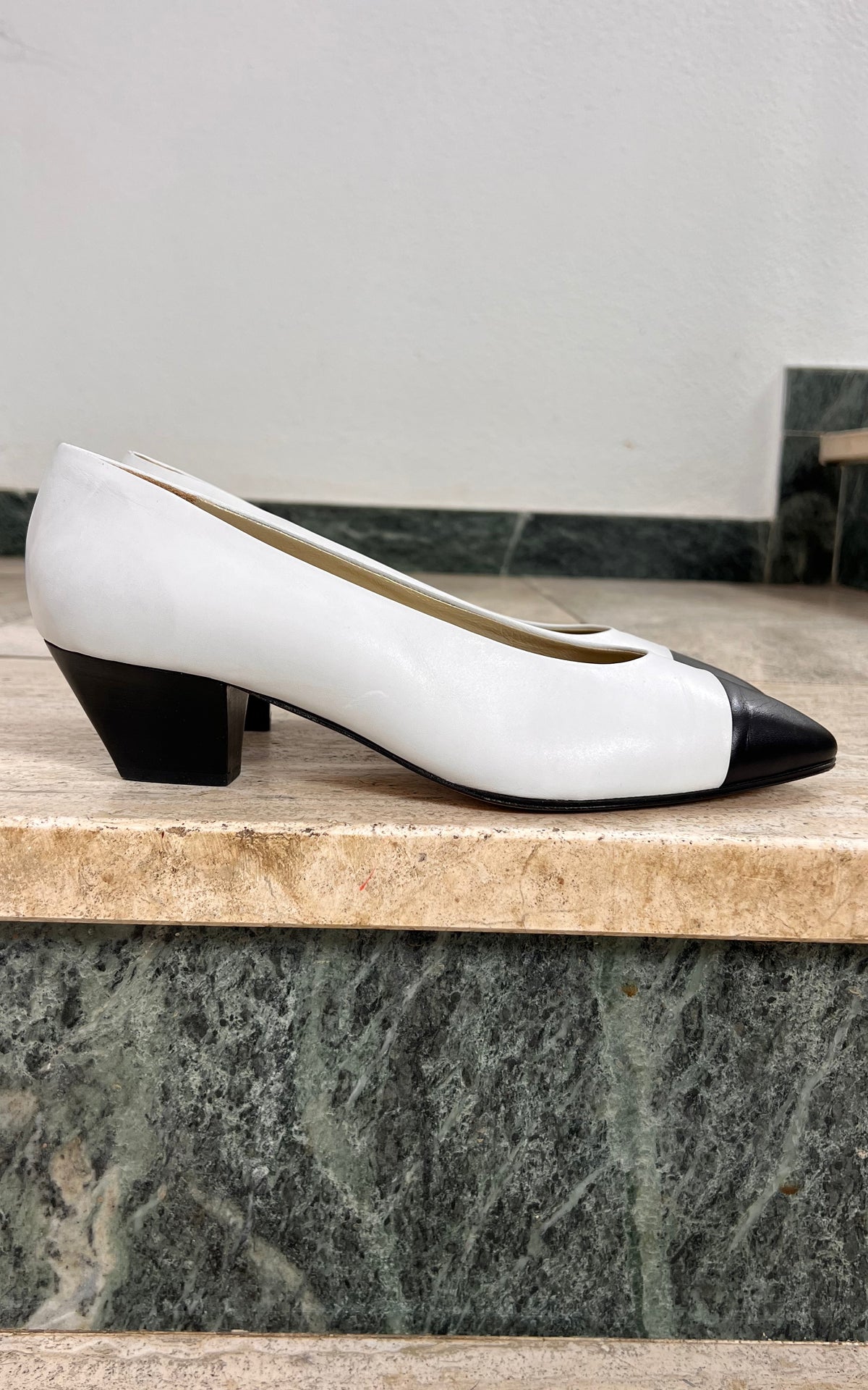 Vintage Elegance Paris Pumps 40