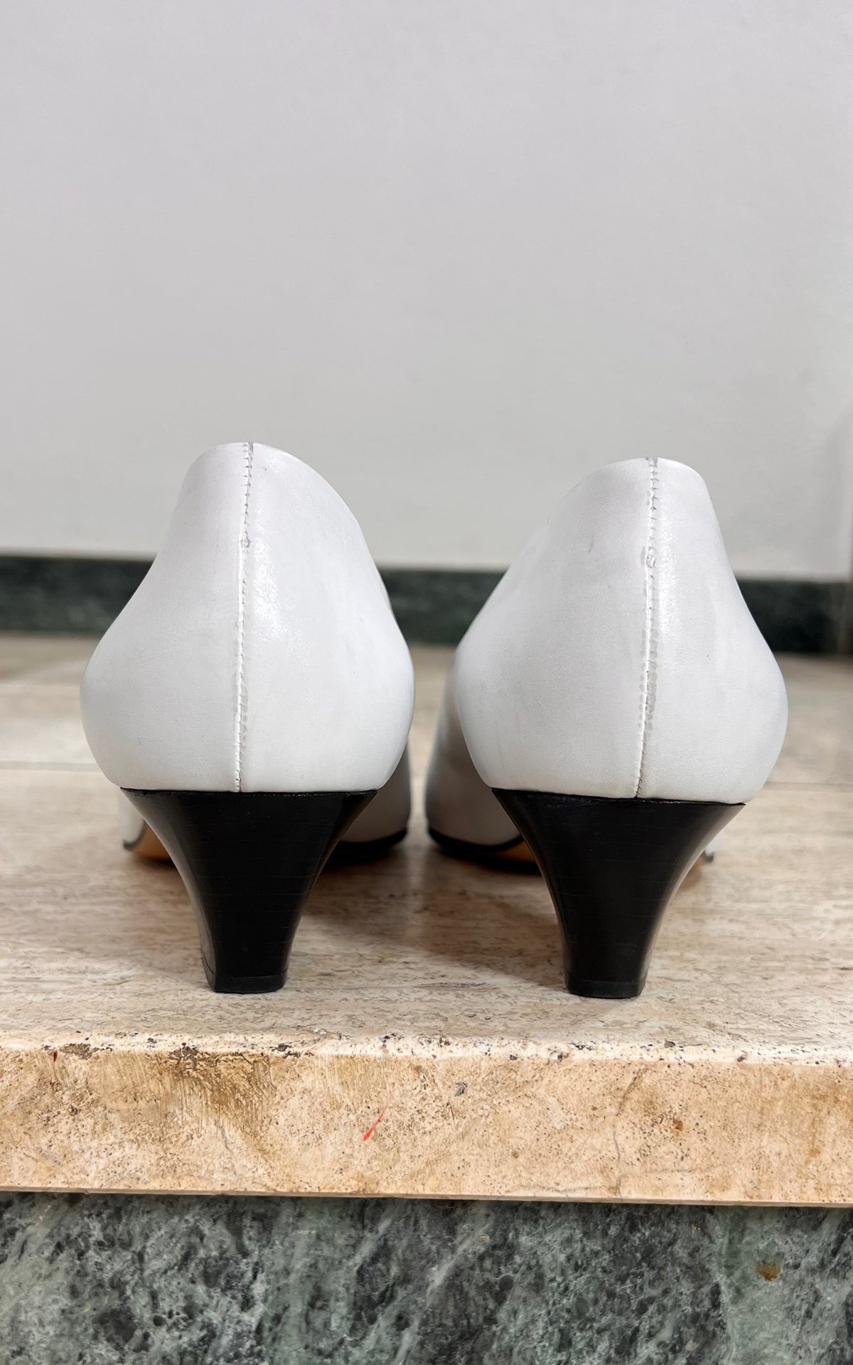 Vintage Elegance Paris Pumps 40