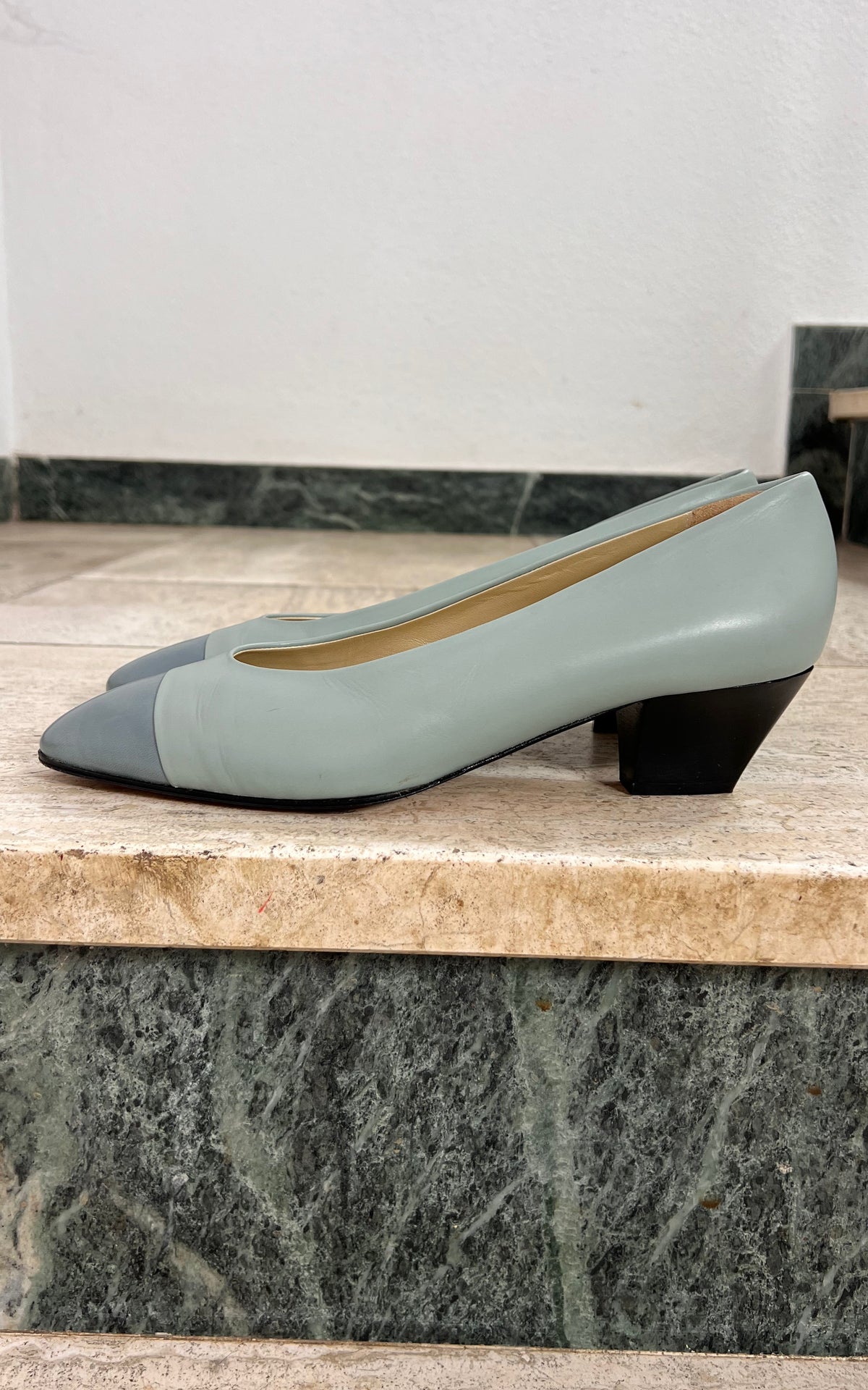 Vintage Elegance Paris Pumps 40