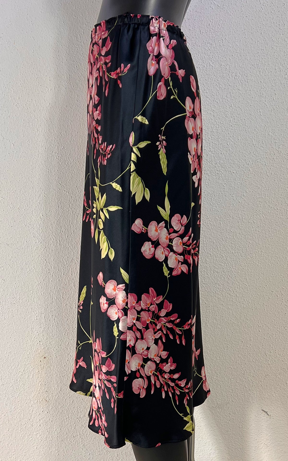 Vintage Elegance Paris Silk Skirt Lady in a Bath